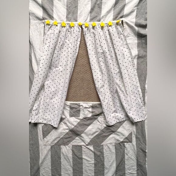 Crate & Barrel Crate&kid’s Kid’s Fabric Doorway Puppet Theater Pretend Play. - Picture 2 of 6
